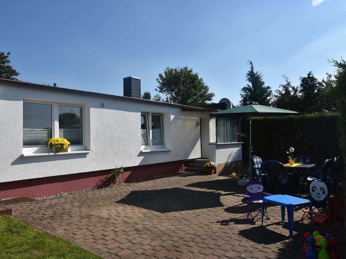 Modern Bungalow In Kroepelin With Garden Villa Bagian luar foto